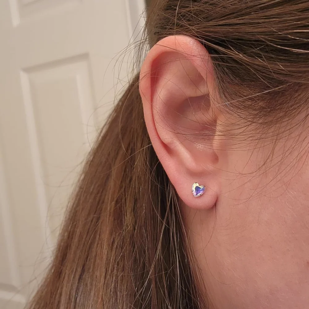 DAILI Titanium screw back earrings for children with a heart, view 2