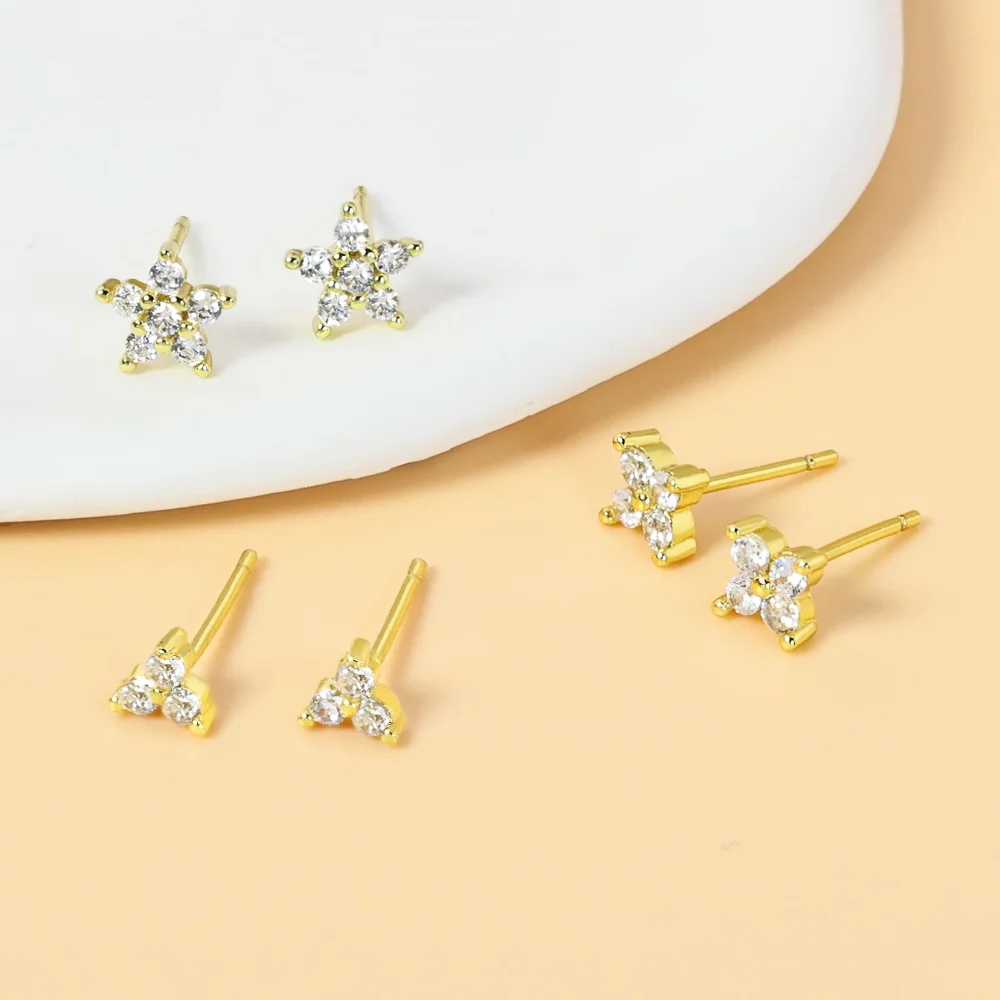 DAILI Stud earrings with a flower, view 2