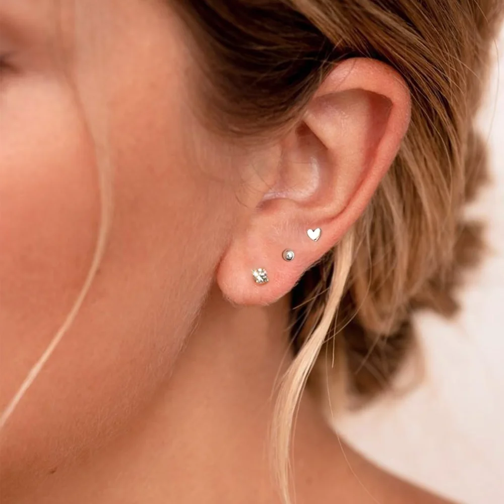 DAILI Titanium threadless flat back earrings with a heart, view 2